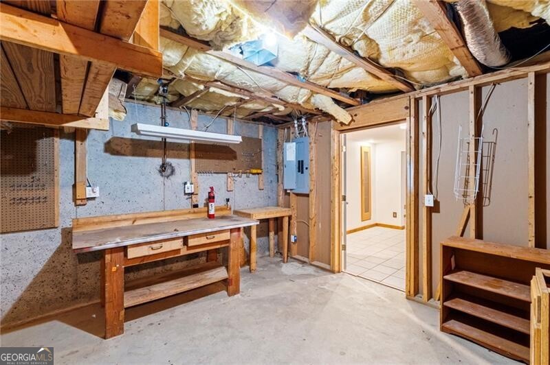 Roswell, Georgia 30075, United States, 6 Bedrooms Bedrooms, ,4 BathroomsBathrooms,Residential,Pending,212312