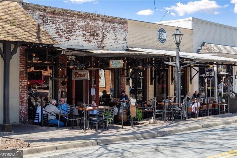 Roswell, Georgia 30075, United States, 6 Bedrooms Bedrooms, ,4 BathroomsBathrooms,Residential,Pending,212312