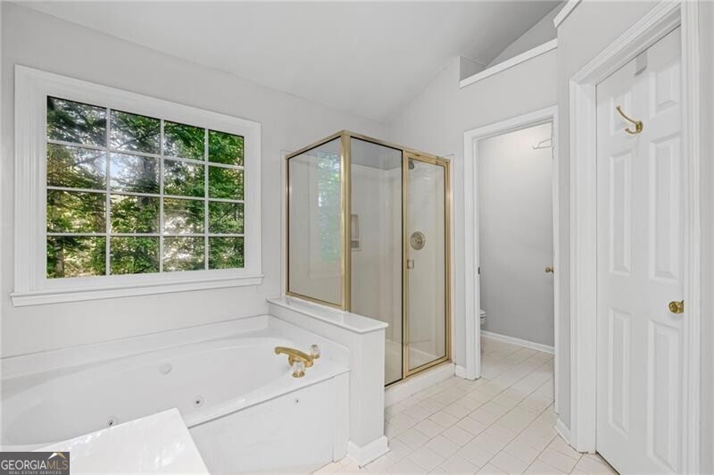 Roswell, Georgia 30075, United States, 6 Bedrooms Bedrooms, ,4 BathroomsBathrooms,Residential,Pending,212312