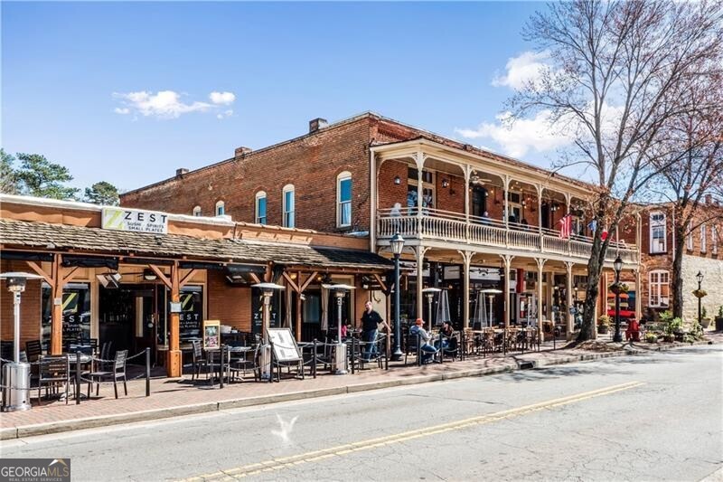 Roswell, Georgia 30075, United States, 6 Bedrooms Bedrooms, ,4 BathroomsBathrooms,Residential,Pending,212312