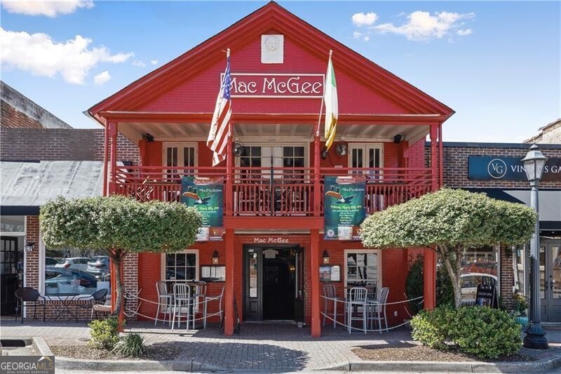 Roswell, Georgia 30075, United States, 6 Bedrooms Bedrooms, ,4 BathroomsBathrooms,Residential,Pending,212312