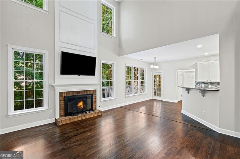 Roswell, Georgia 30075, United States, 6 Bedrooms Bedrooms, ,4 BathroomsBathrooms,Residential,Pending,212312