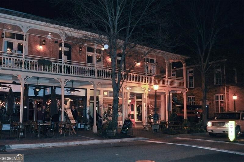 Roswell, Georgia 30075, United States, 6 Bedrooms Bedrooms, ,4 BathroomsBathrooms,Residential,Pending,212312