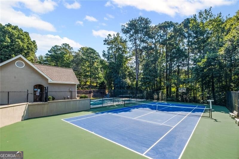 Roswell, Georgia 30075, United States, 6 Bedrooms Bedrooms, ,4 BathroomsBathrooms,Residential,Pending,212312