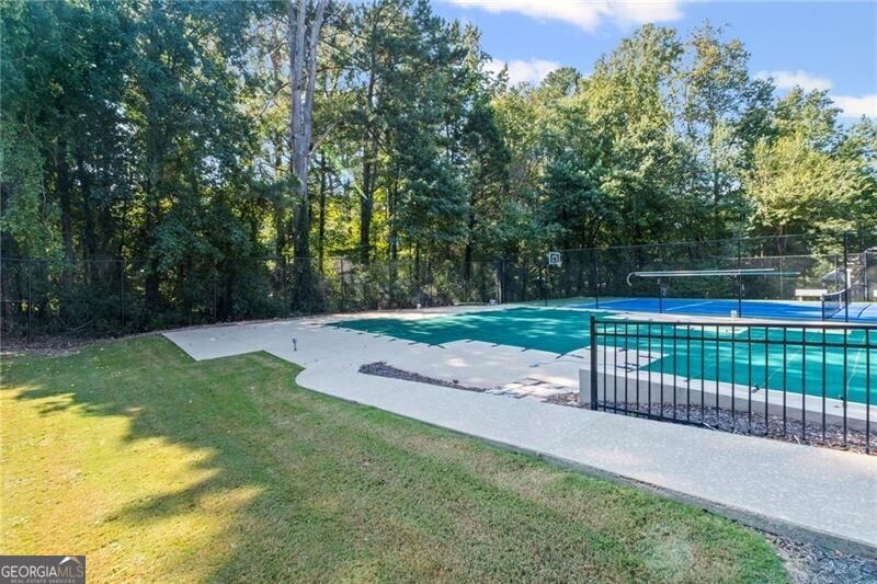 Roswell, Georgia 30075, United States, 6 Bedrooms Bedrooms, ,4 BathroomsBathrooms,Residential,Pending,212312