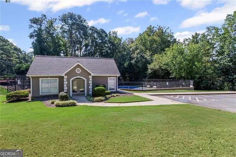 Roswell, Georgia 30075, United States, 6 Bedrooms Bedrooms, ,4 BathroomsBathrooms,Residential,Pending,212312