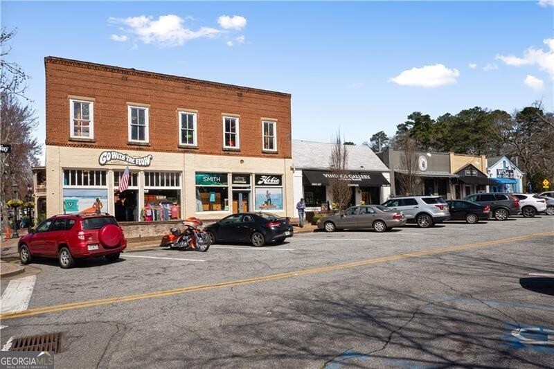 Roswell, Georgia 30075, United States, 6 Bedrooms Bedrooms, ,4 BathroomsBathrooms,Residential,Pending,212312