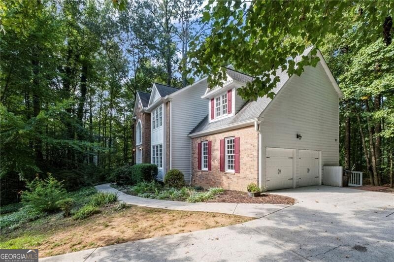 Roswell, Georgia 30075, United States, 6 Bedrooms Bedrooms, ,4 BathroomsBathrooms,Residential,Pending,212312