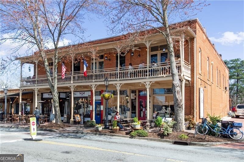 Roswell, Georgia 30075, United States, 6 Bedrooms Bedrooms, ,4 BathroomsBathrooms,Residential,Pending,212312