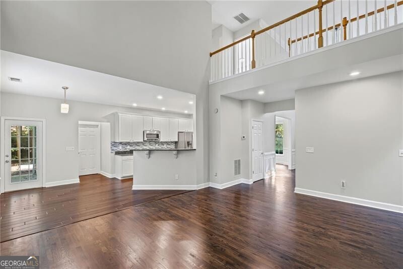 Roswell, Georgia 30075, United States, 6 Bedrooms Bedrooms, ,4 BathroomsBathrooms,Residential,Pending,212312