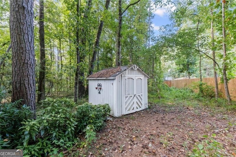 Roswell, Georgia 30075, United States, 6 Bedrooms Bedrooms, ,4 BathroomsBathrooms,Residential,Pending,212312