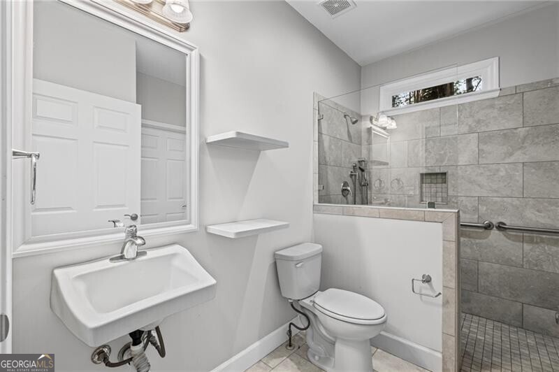 Roswell, Georgia 30075, United States, 6 Bedrooms Bedrooms, ,4 BathroomsBathrooms,Residential,Pending,212312