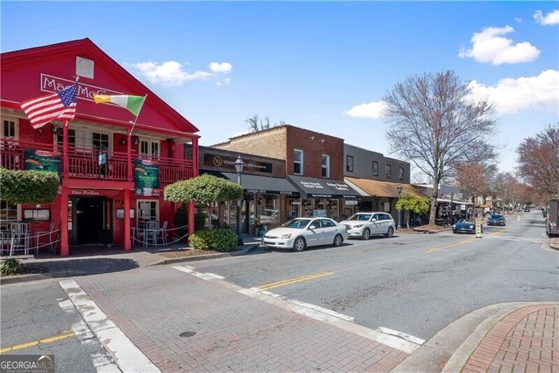 Roswell, Georgia 30075, United States, 6 Bedrooms Bedrooms, ,4 BathroomsBathrooms,Residential,Pending,212312