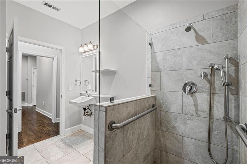 Roswell, Georgia 30075, United States, 6 Bedrooms Bedrooms, ,4 BathroomsBathrooms,Residential,Pending,212312