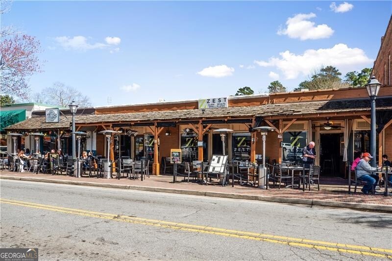 Roswell, Georgia 30075, United States, 6 Bedrooms Bedrooms, ,4 BathroomsBathrooms,Residential,Pending,212312