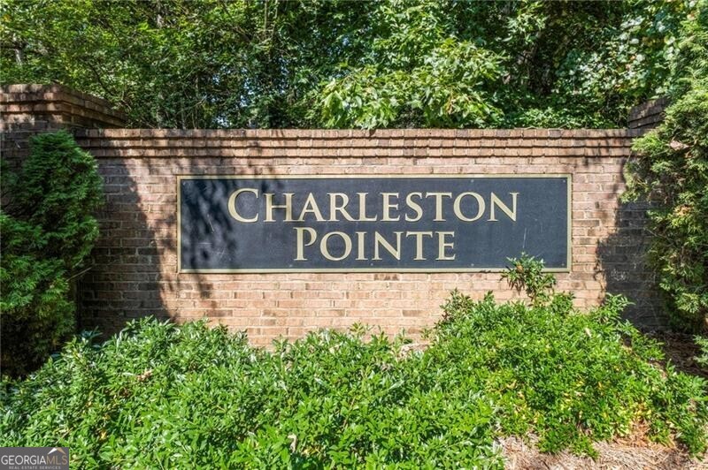 Roswell, Georgia 30075, United States, 6 Bedrooms Bedrooms, ,4 BathroomsBathrooms,Residential,Pending,212312