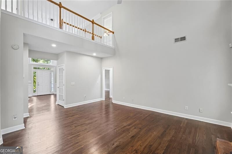 Roswell, Georgia 30075, United States, 6 Bedrooms Bedrooms, ,4 BathroomsBathrooms,Residential,Pending,212312