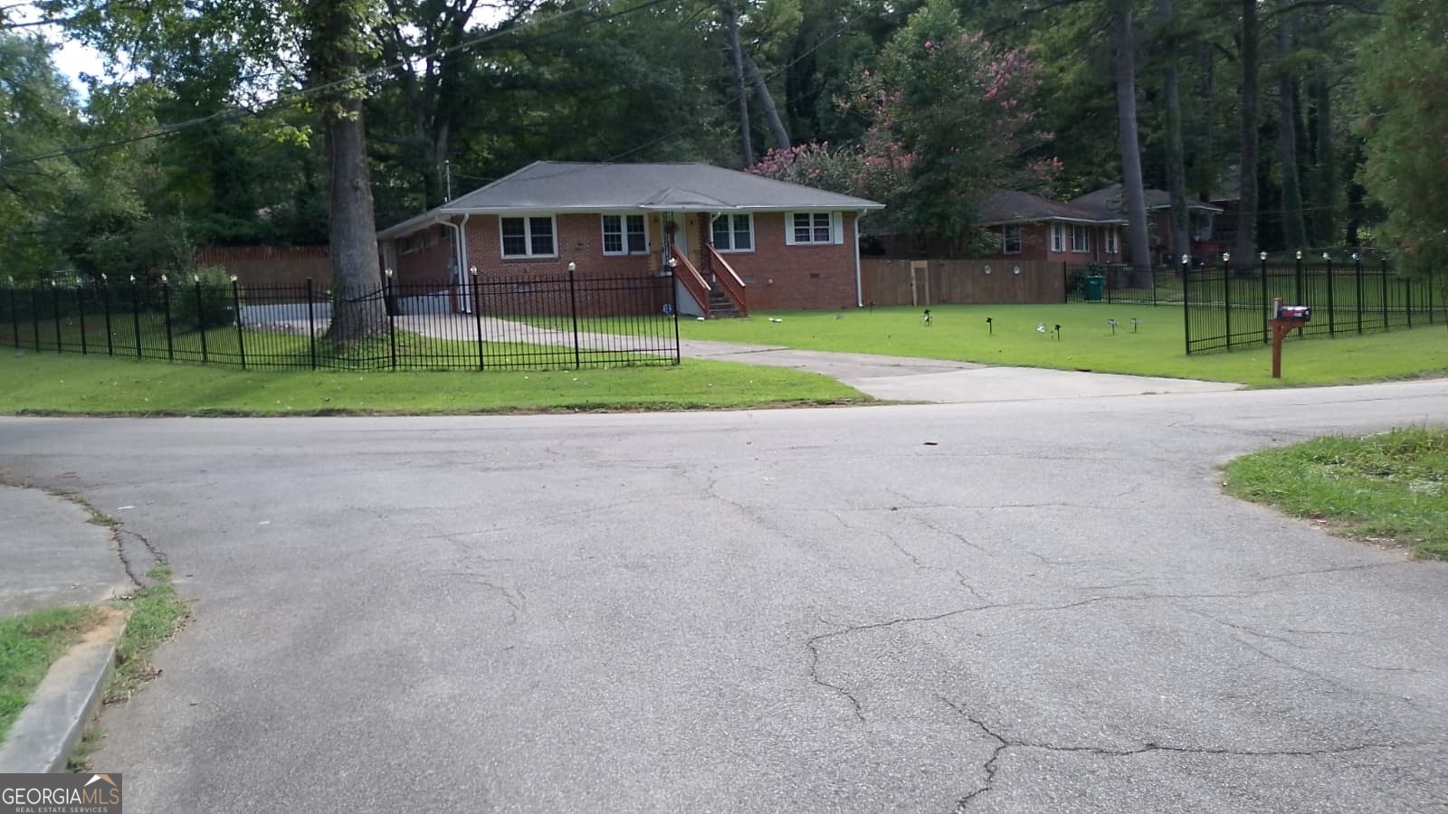 1367 Oakview CIR