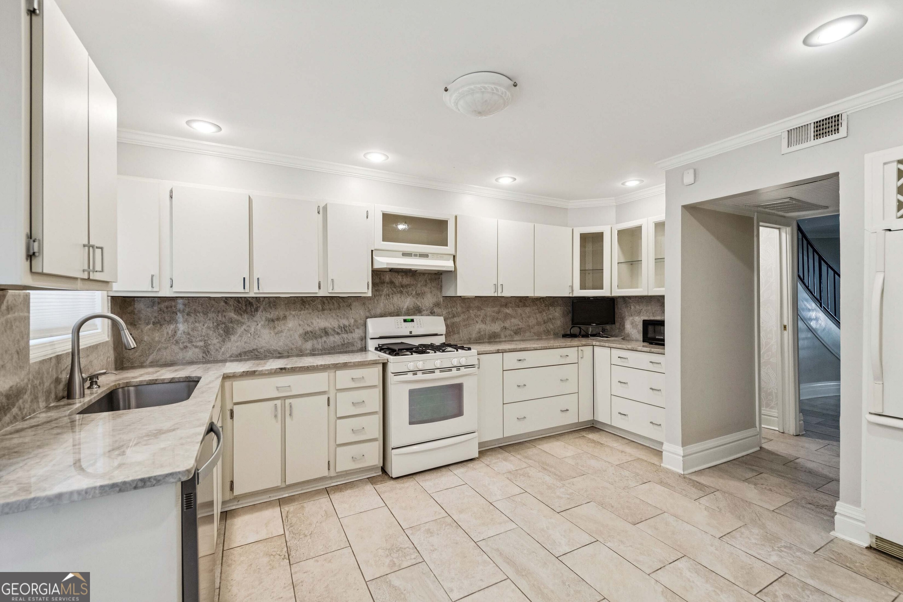 Round Hill Condominiums - Residential