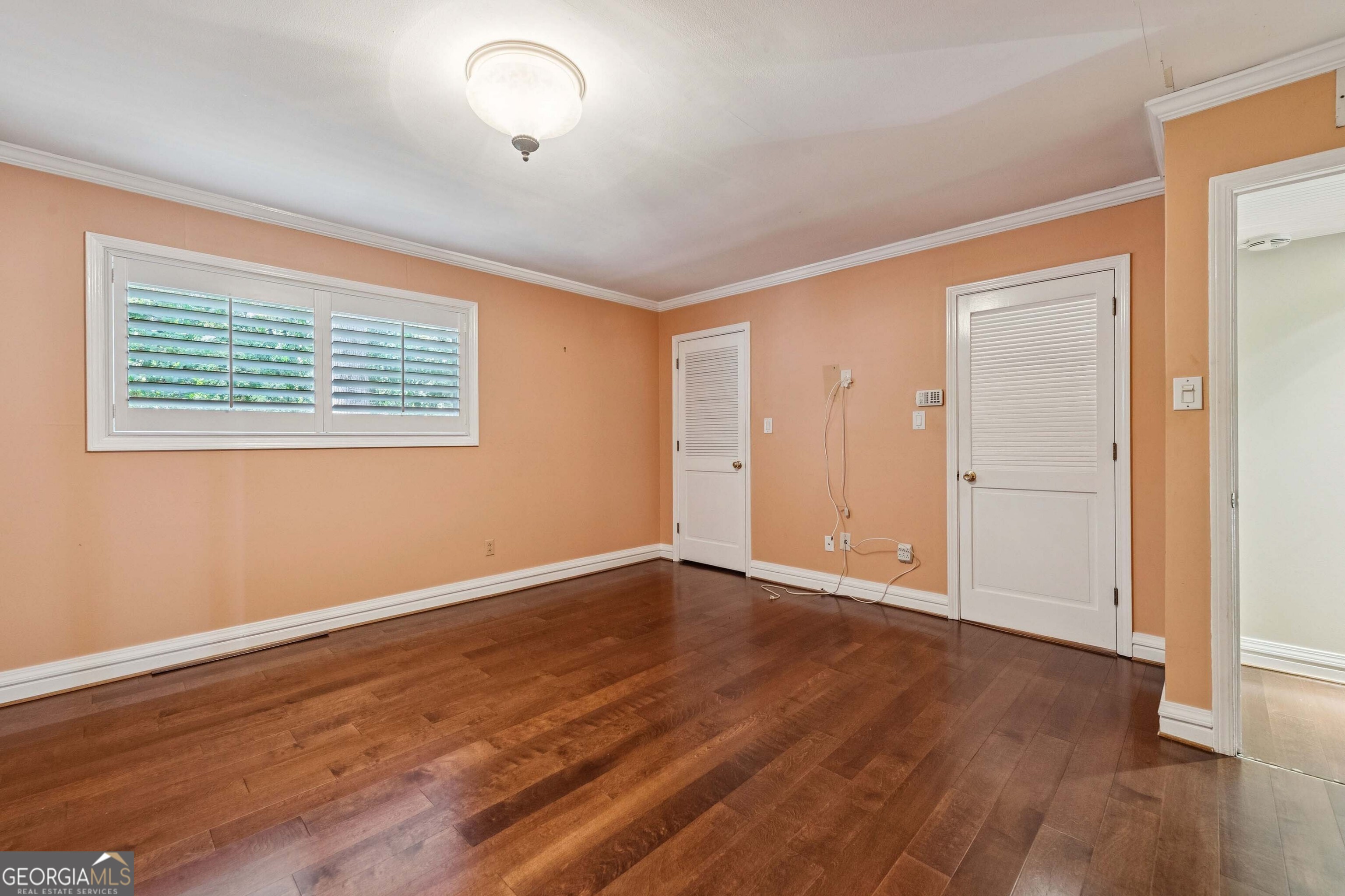 Round Hill Condominiums - Residential