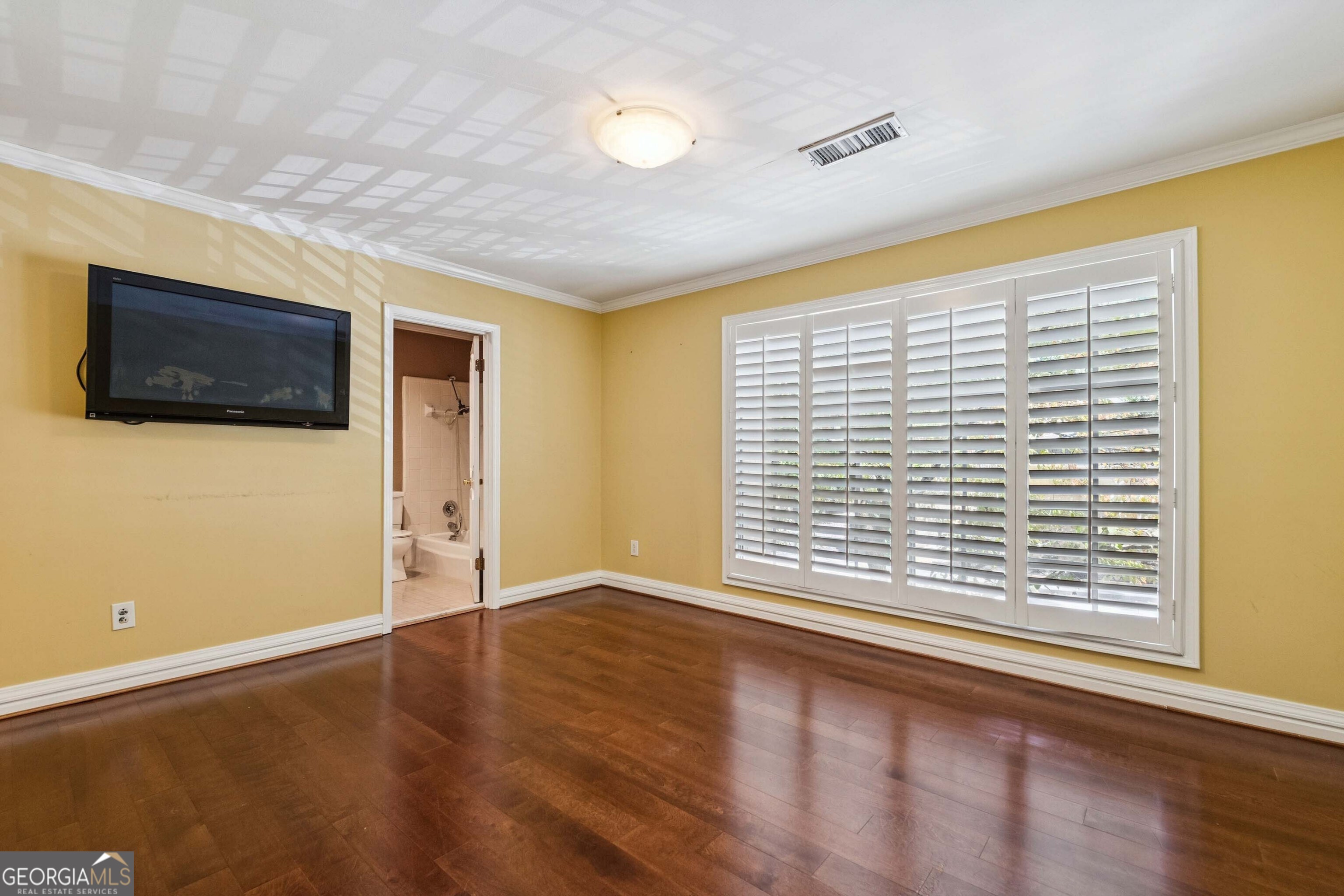 Round Hill Condominiums - Residential