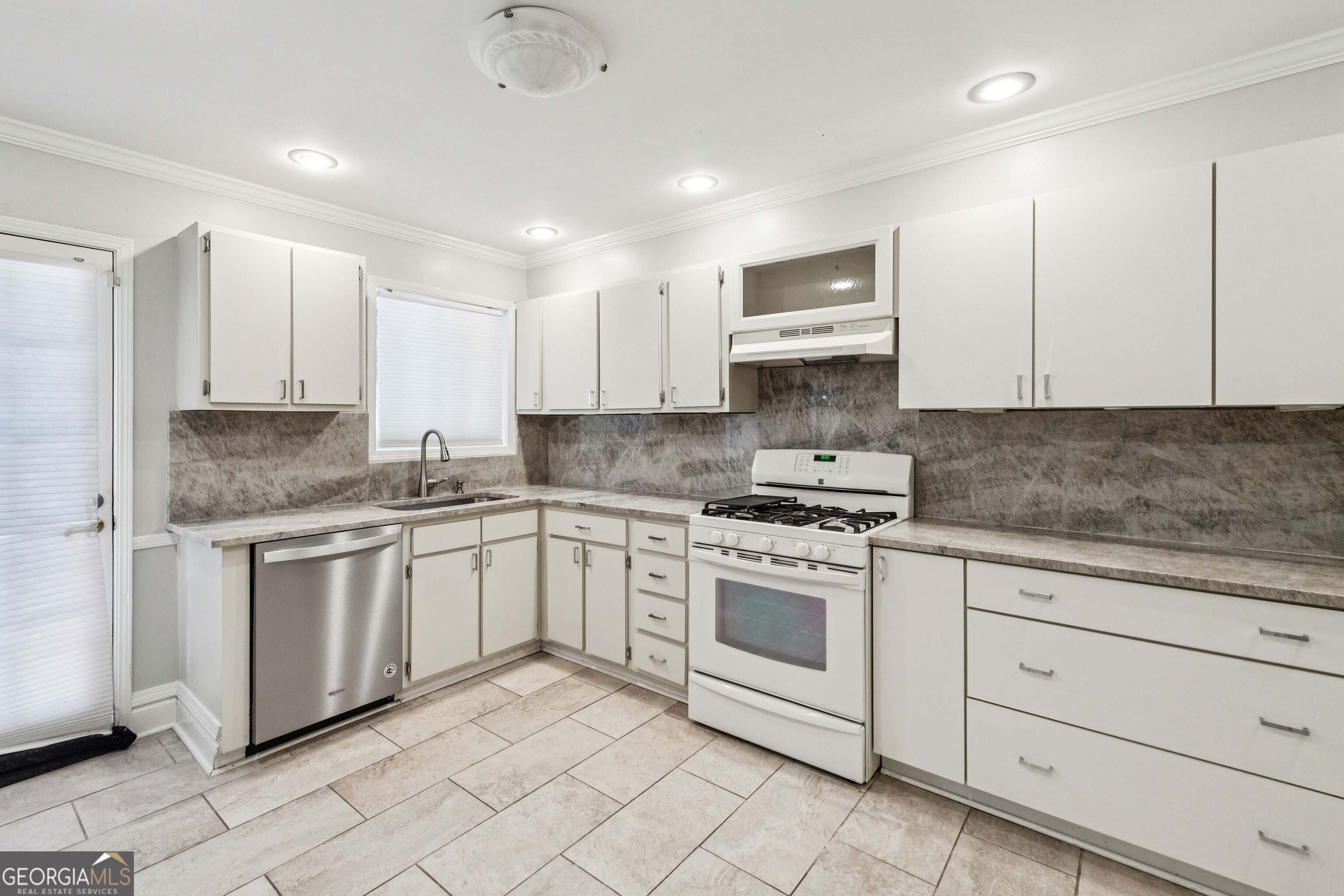 Round Hill Condominiums - Residential