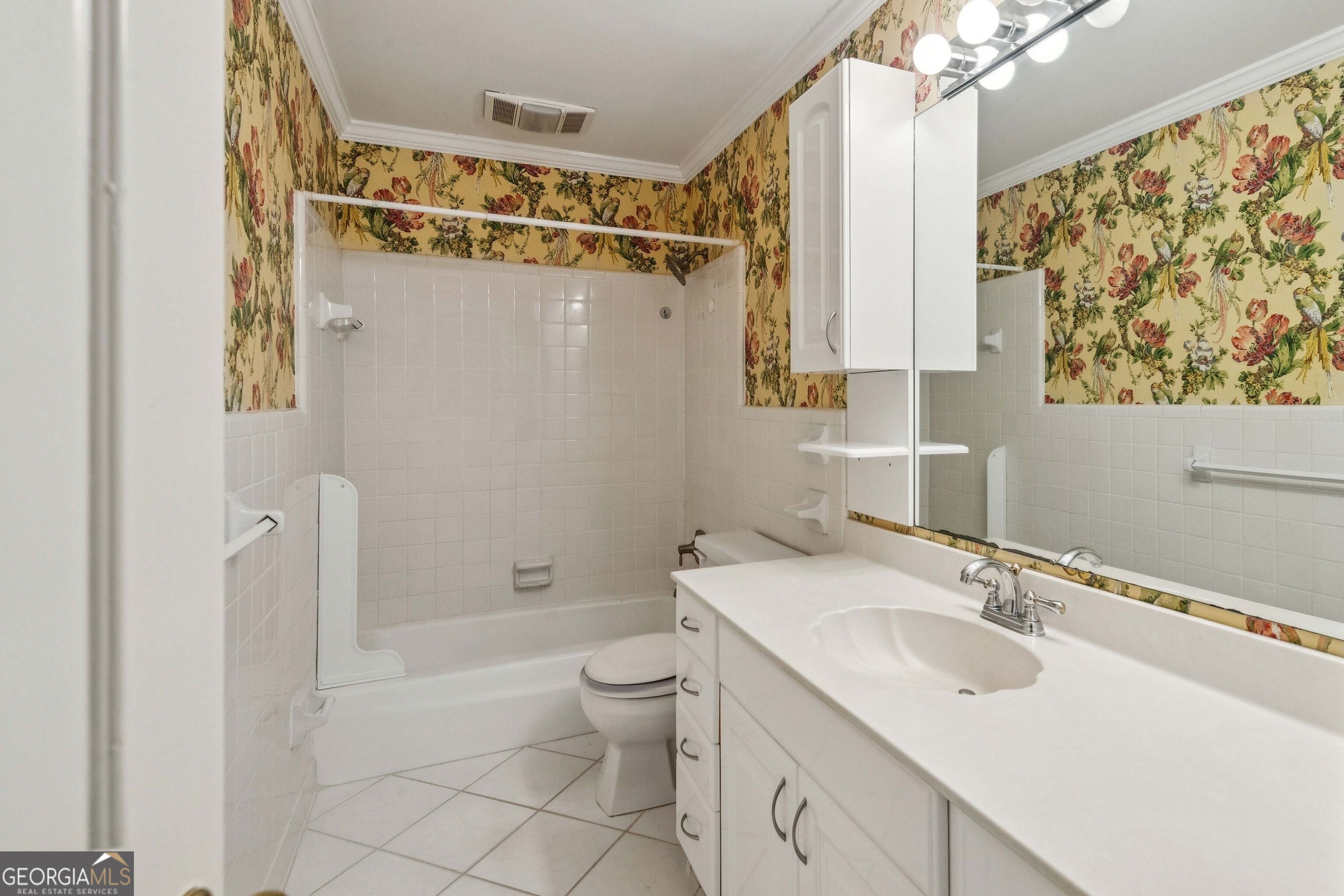 Round Hill Condominiums - Residential