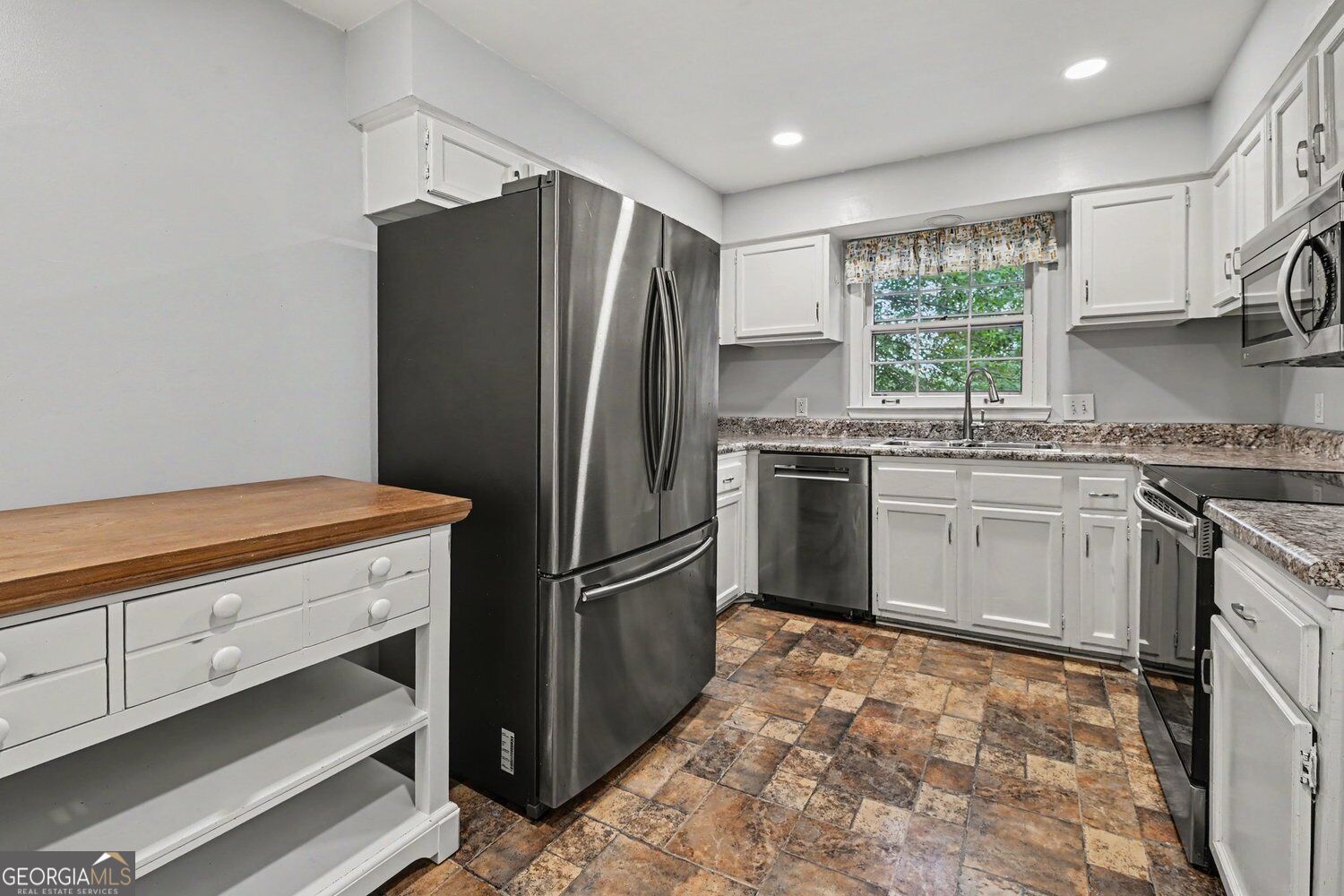 1104 Moorestown CIR