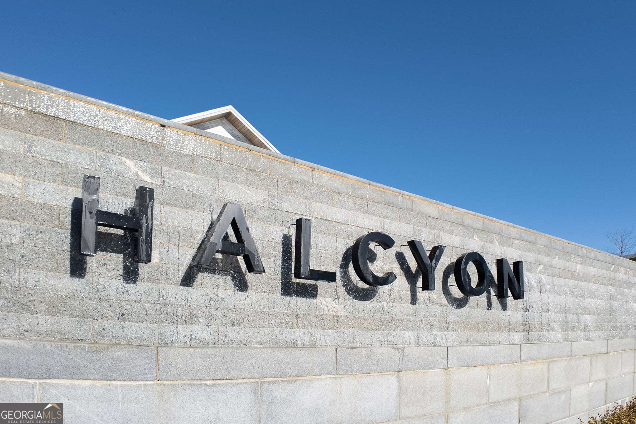 Alpharetta, Georgia 30005, United States, 3 Bedrooms Bedrooms, ,3 BathroomsBathrooms,Residential,Pending,79952