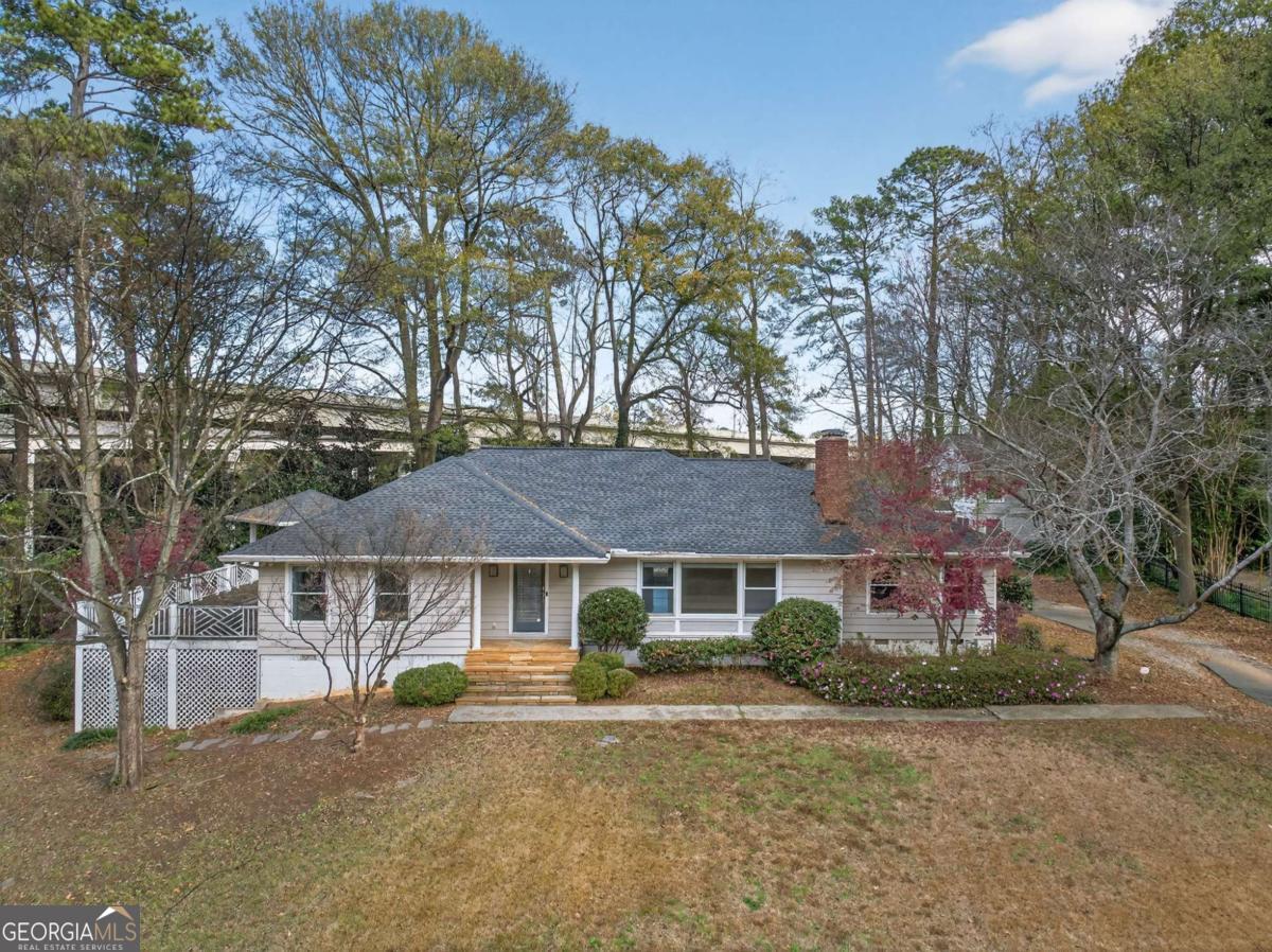 1040 Lindridge DR NE