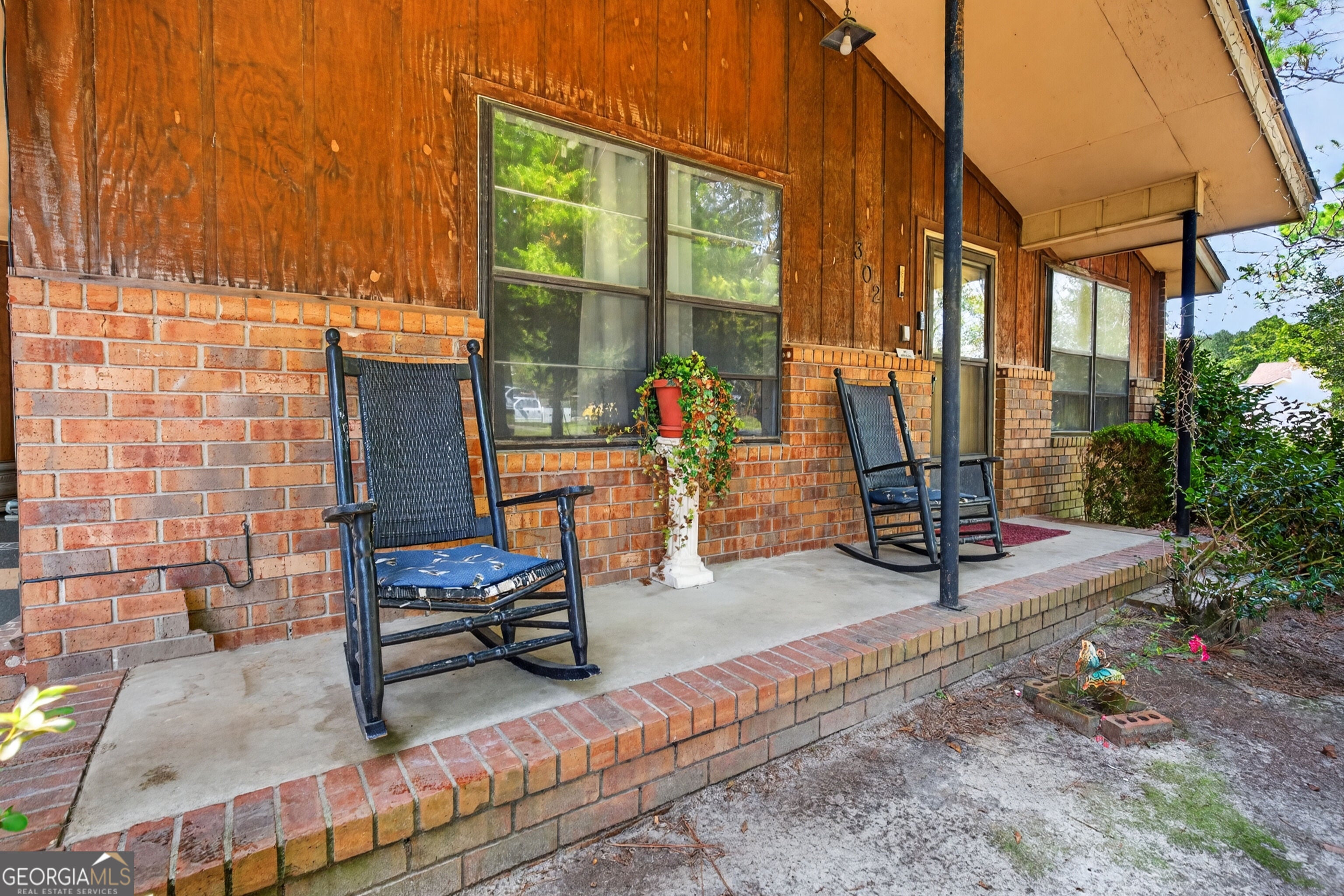 302 Lakeview DR