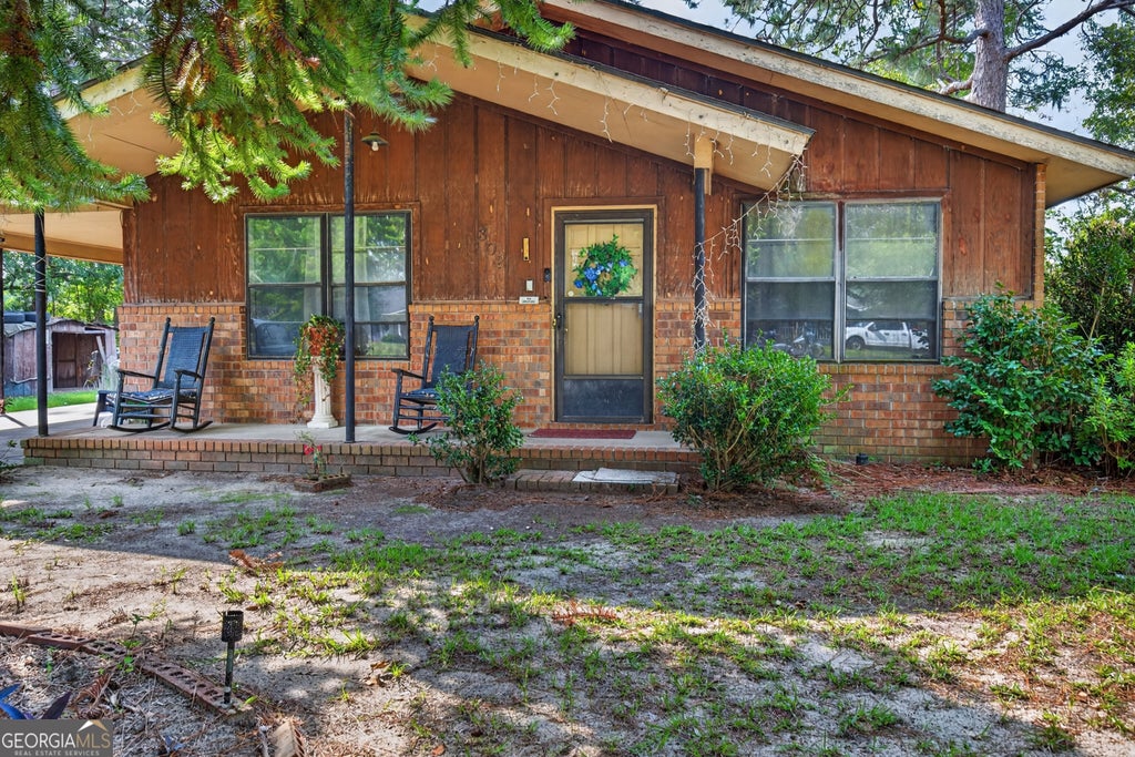 Photo of 302 Lakeview Drive, Glennville, GA 30427 (MLS # 10850980)