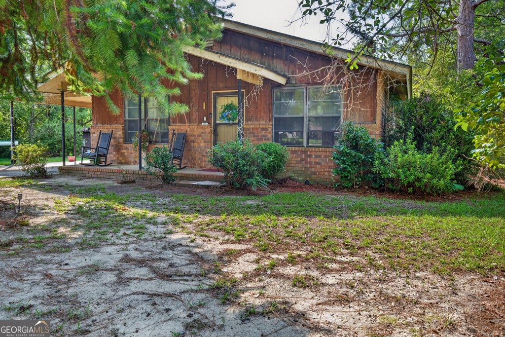 Photo of 302 Lakeview Drive, Glennville, GA 30427 (MLS # 10850980)