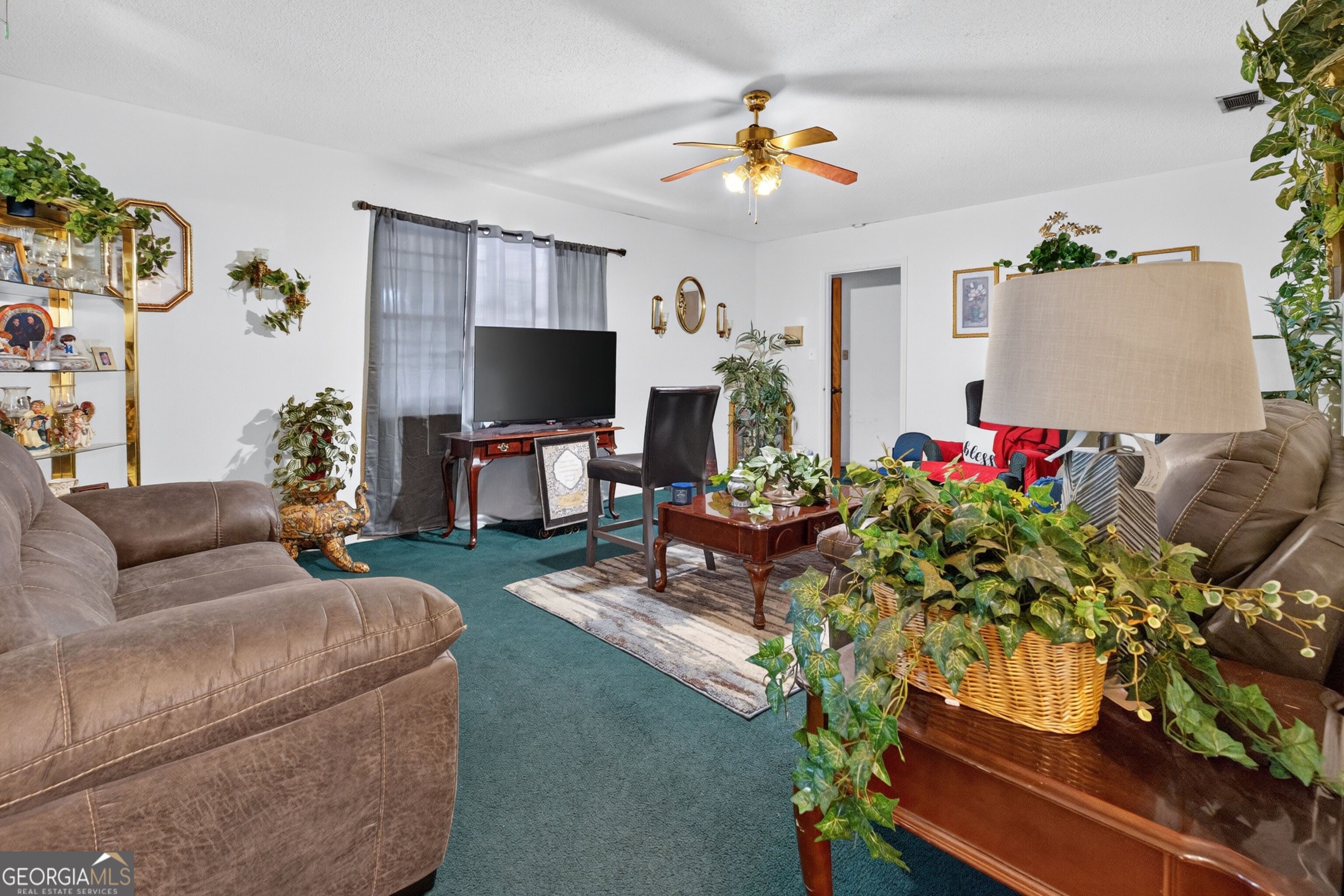 302 Lakeview DR