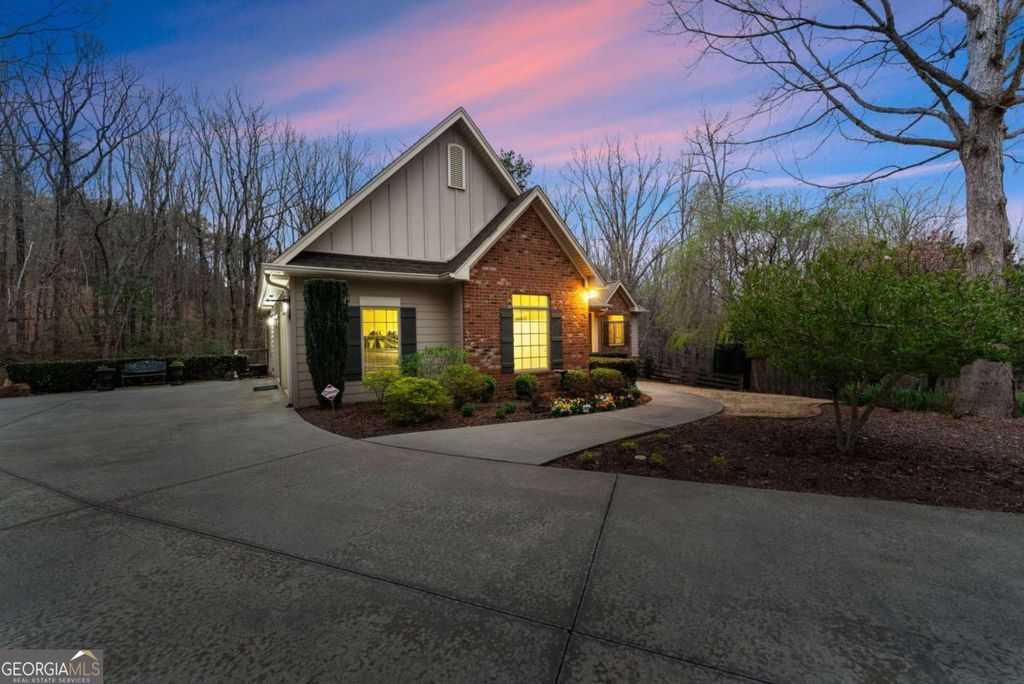 Photo of 167 Early Red Pippin, Clarkesville, GA 30523 (MLS # 10723314)