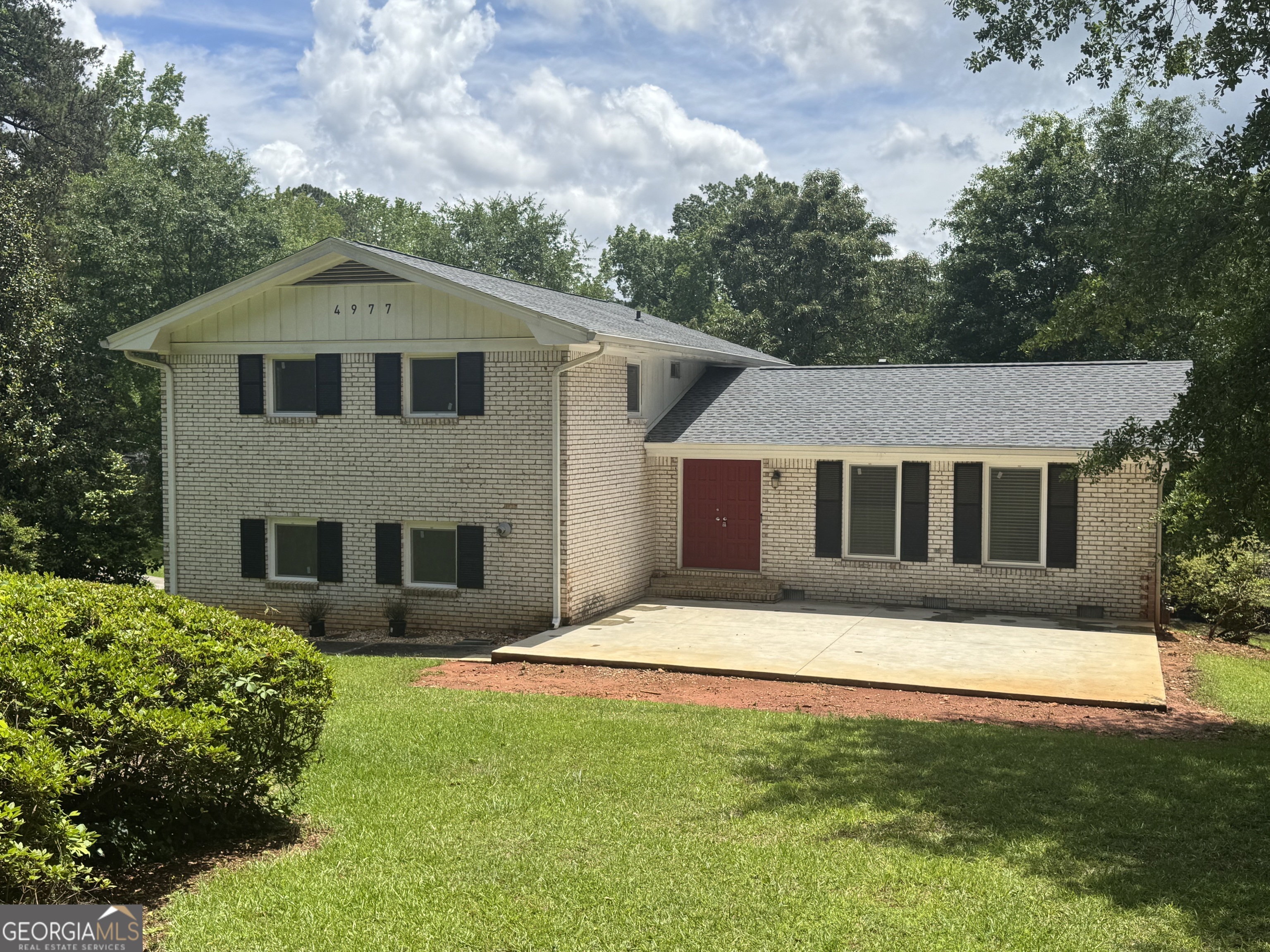 n Large brick home on corner lot with formal living room and dining room, Kitchen has granite countertops, tile floors and breakfast area overlooking brick fireplace in family room. Beautiful hardwood floors throughout entire home & remodeled bathrooms. Spacious basement great for entertaining or extra storage space. 2 car garage. Must see! Application located at www.atlantapeachhomes.com