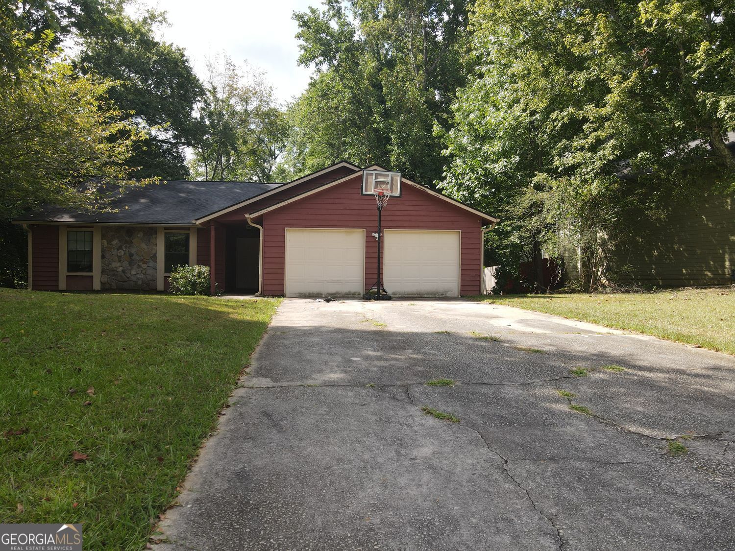 Check out this cute 4 bedroom and 2 bath home. All it needs is some TLC and you will have a complete resting space for a family or investor. We welcome all investors and DYI property fixers. Located in a quiet neighbor with well groomed landscaping. Close to the Fayette pavillion and Kenwood Park, this home is waiting for Love and care. Don't miss this opportunity. Minor repairs needed.