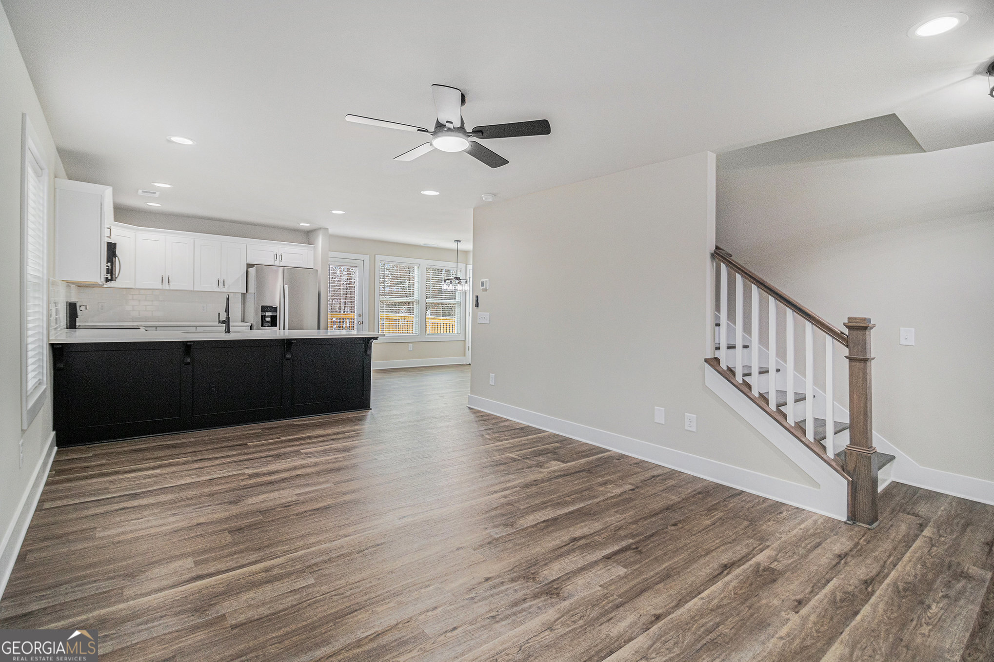 6355 Akins WAY