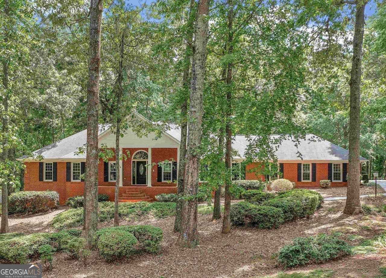 Foreclosure Auction Ends October 07, 2025 at 10:00 AM EST. Elegant 3-bedroom, 2.5-bathroom single family home in the Lake Spivey North Shore community of Jonesboro, offering lake privileges and upscale details. Sold As-is with Clear Title. Explore more details and submit your bid through the Federa Home App.
