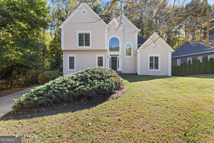 Attention Cumming, Georgia! Discover your dream home in this stunning 4-bedroom, 2.5-bath residence. With a thoughtfully designed interior and exterior, this home offers both beauty and functionality. Enjoy the luxury of a spacious front and backyard, perfect for entertaining or relaxation. Don't miss out on this opportunity-schedule your viewing today and make this house your new home!