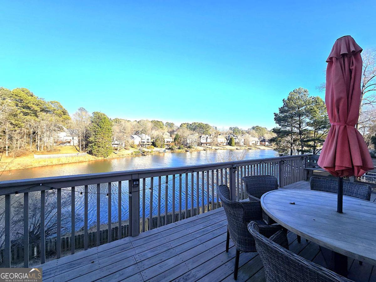 2285 Wildwood Lake DR