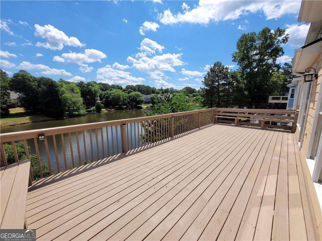 2285 Wildwood Lake DR