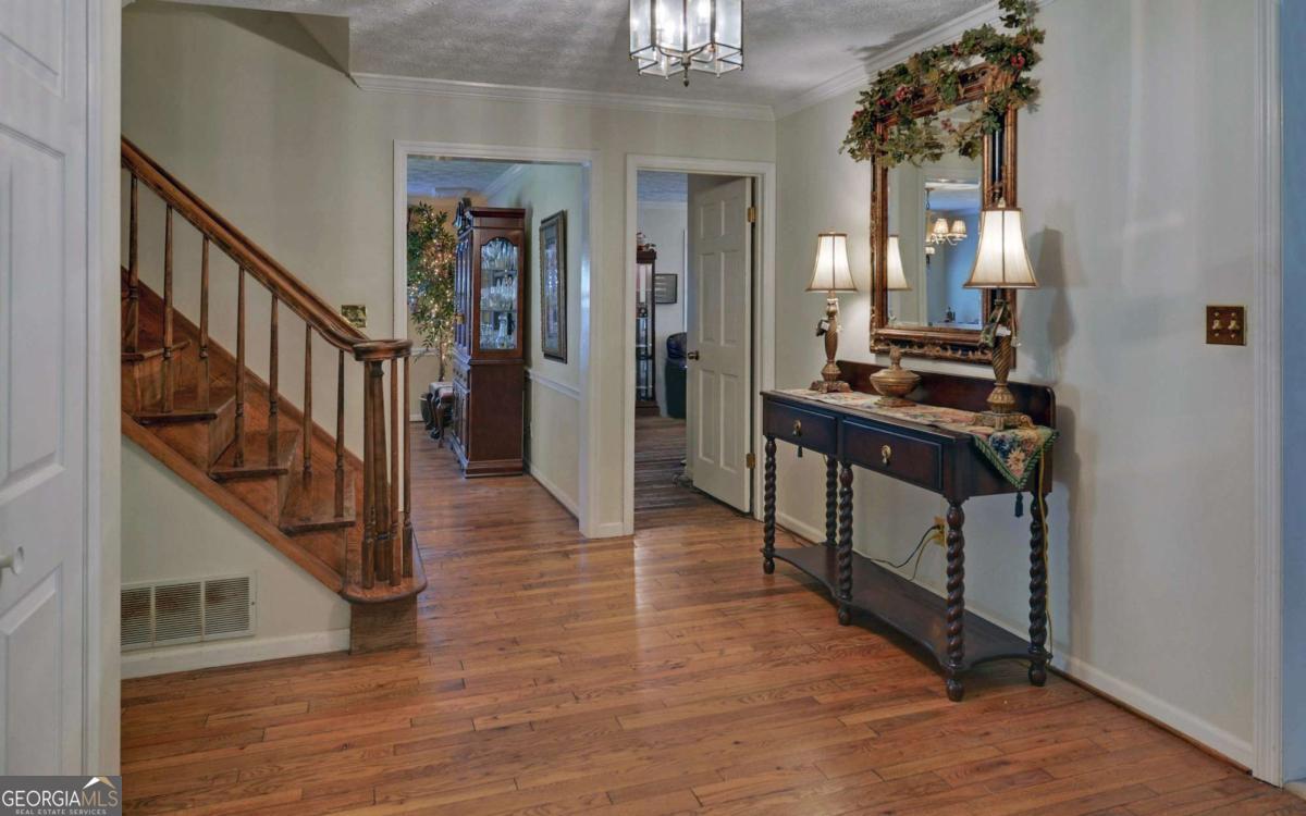 3341 Edgewood CIR