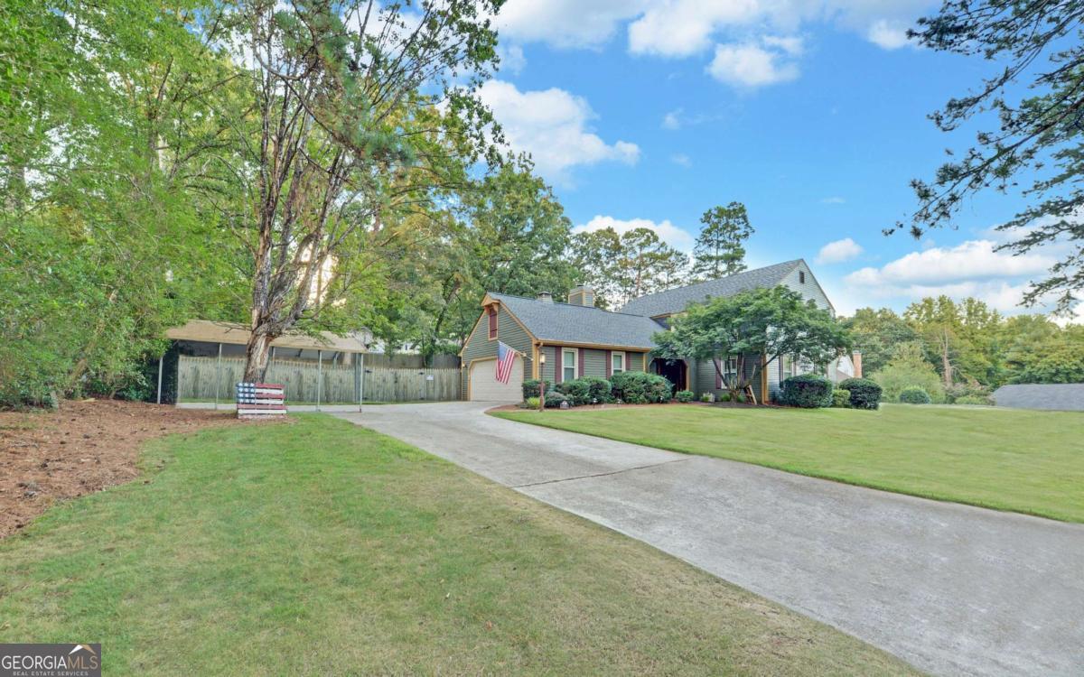3341 Edgewood CIR