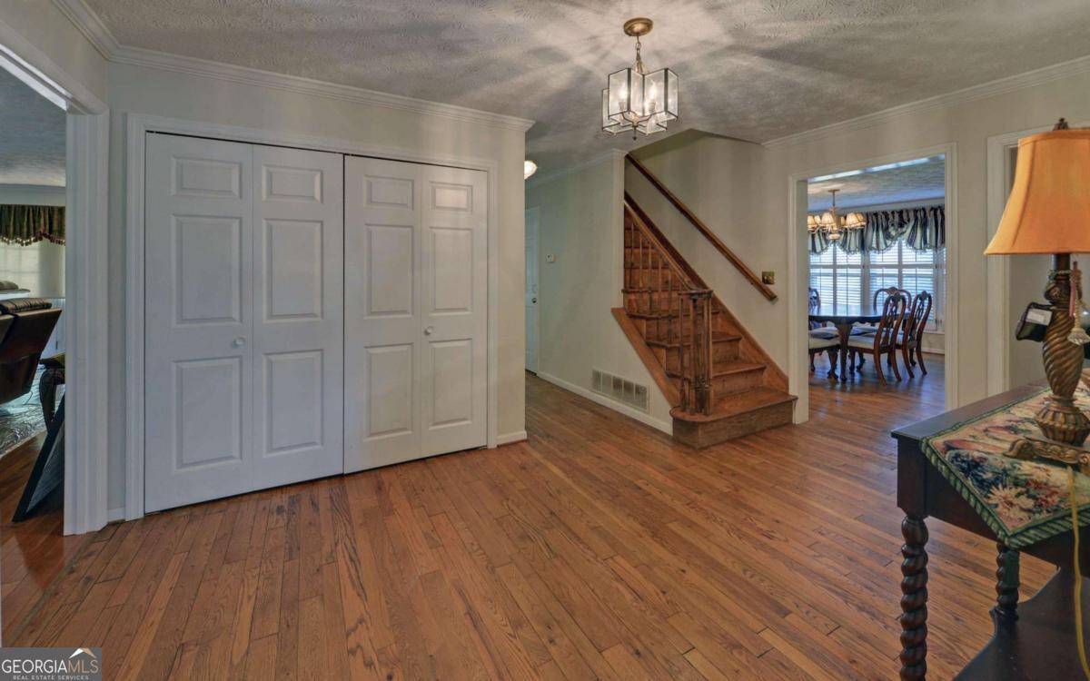 3341 Edgewood CIR