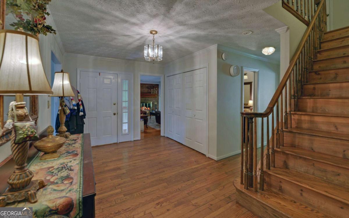 3341 Edgewood CIR