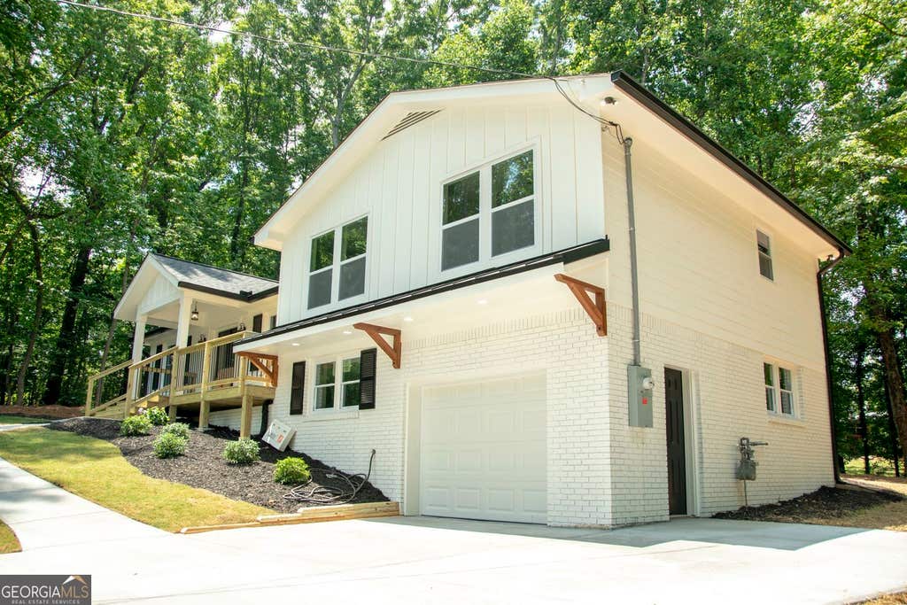 Photo of 5545 Crestview Drive, Acworth, GA 30102 (MLS # 10783739)