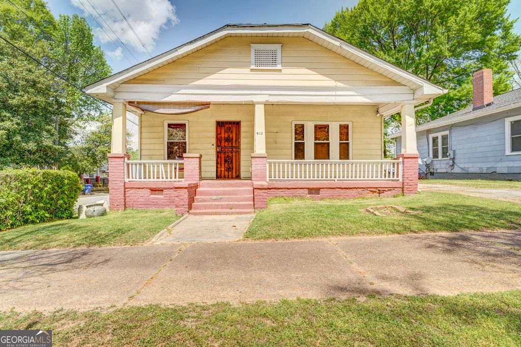 Photo of 943 Washington Place SW, Atlanta, GA 30314 (MLS # 10725133)