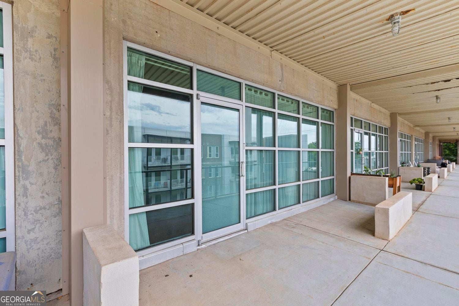 890 Memorial DR SE 207