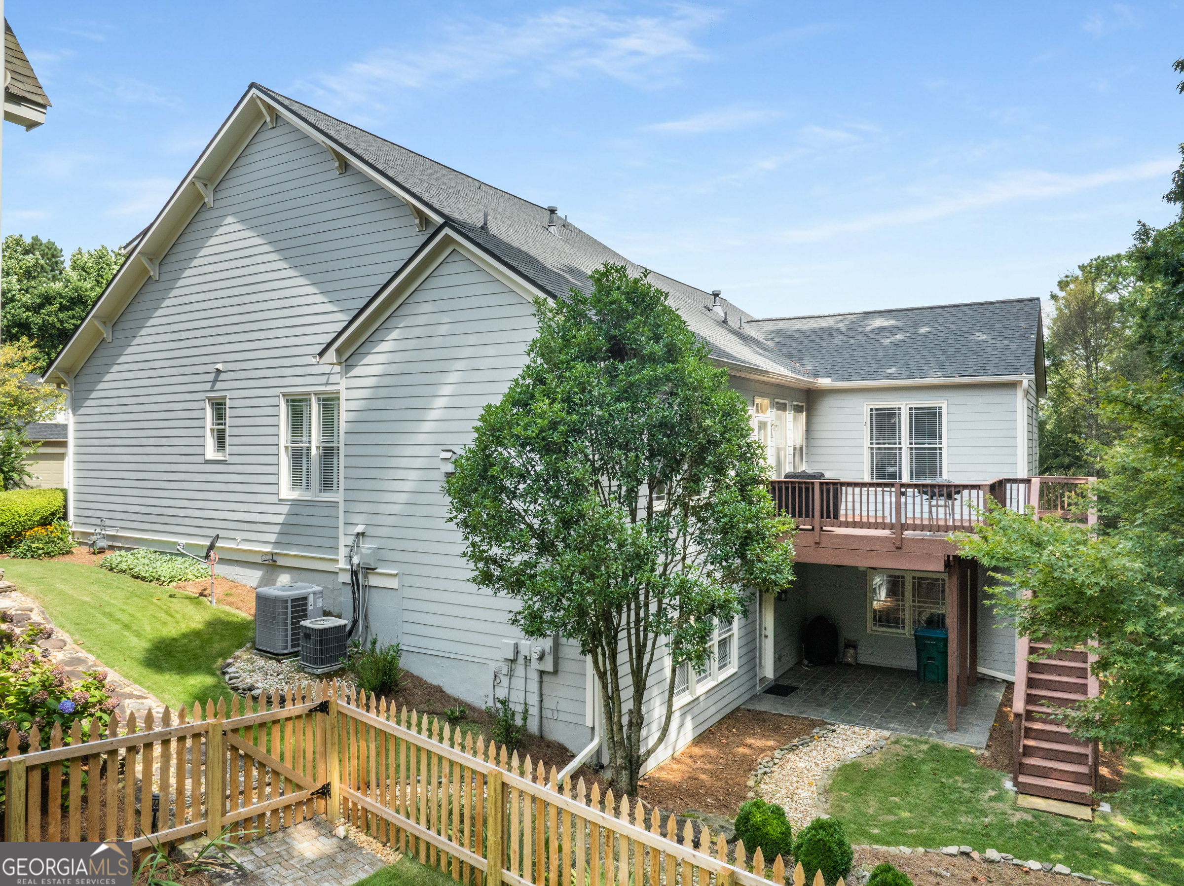 106 Woodbury LN